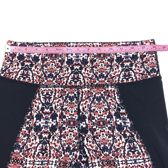 Athleta Salutation Sz M Leggings Paisley Floral Geo Navy Pattern Mid Rise Crop - Picture 4 of 8